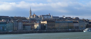 BUDAPEST, HUNGARY - 29 Aralık 2017 Budapeşte 'deki Kale bölgesine doğru 29 Aralık 2017.