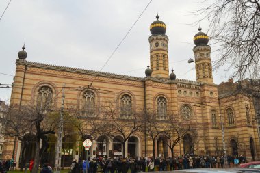 BUDAPEST, HUNGARY - 31 Aralık 2017: Budapeşte 'deki Büyük (Merkez) Sinagogun Dış Hattı.