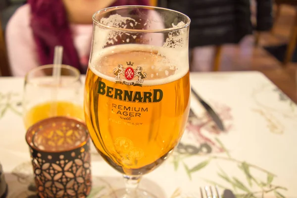 Будапест Хангария Декабря 2017 Года Бернард Пиво Ресторане Будапеште Декабря — стоковое фото