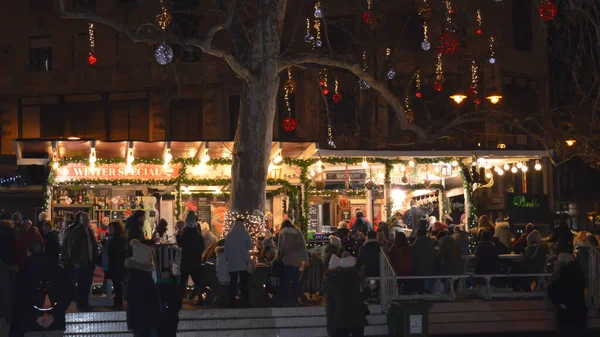 Budapest Hongarije December 2017 Toeristen Lokale Mensen Genieten Van Kerstmis — Stockfoto