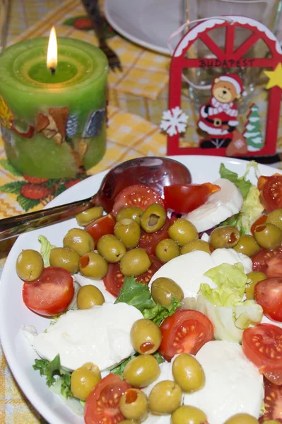 Salade Grecque Fraîche Sur Une Assiette Blanche Célébration Nouvel Budapest — Photo