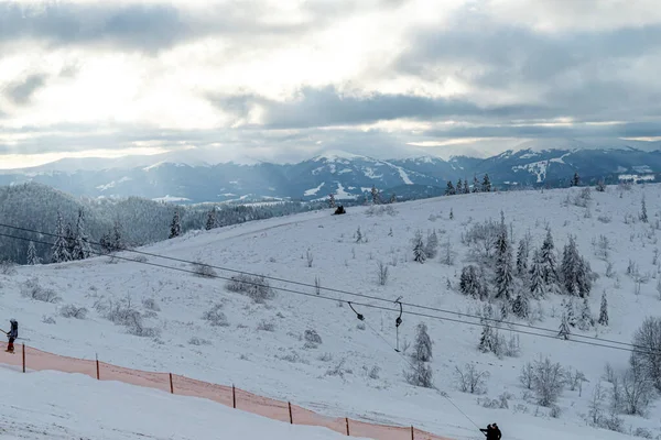 Kiew Slawske Januar 2020 Skifahrer Skilift Auf Den Berg Zachar — Stockfoto