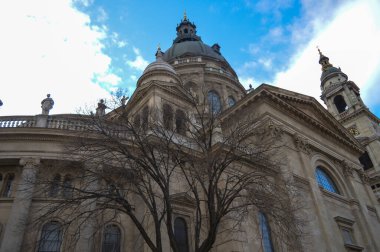 BUDAPEST, HUNGARY - 29 Aralık 2017: Aziz Stephen Bazilikası (Szent Istvan Bazilika) 29 Aralık 2017.
