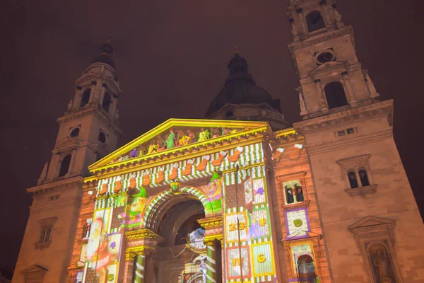 Budapest Ungheria Gennaio 2018 Spettacolo Luci Natalizie Nell Edificio Della — Foto Stock