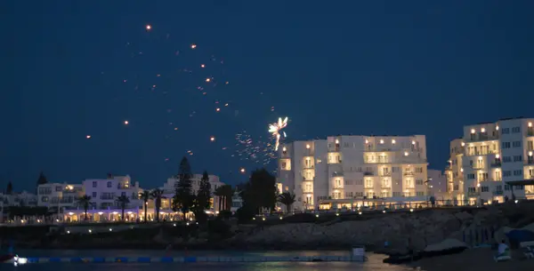 Színes Tűzijáték Strandon Ciprus — Stock Fotó