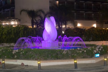 AYIA NAPA, CYPRUS - 13 Haziran 2018 'de Kıbrıs Rum Kesimi' nin Ayia Napa kentinde Gece Yürüyüşü. 