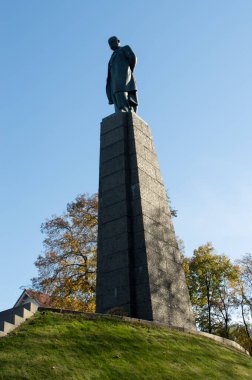 KANIV, UKRAINE - 14 Ekim 2018 Taras Hill 'deki Taras Shevchenko anıtı veya Kaniv, Ukrayna' daki Chernecha Hora. 