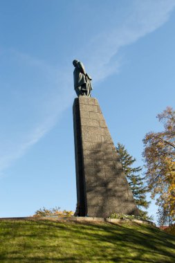 KANIV, UKRAINE - 14 Ekim 2018 Taras Hill 'deki Taras Shevchenko anıtı veya Kaniv, Ukrayna' daki Chernecha Hora. 