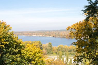 Sonbaharda Dinyeper Nehri manzarası, Kaniv, Ukrayna, Tarasova Tepesi (Chernecha Hora) 