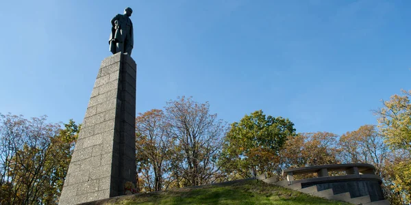 Kaniv Ukraine October 2018年10月14日在乌克兰Kaniv的Taras Hill或Chernecha Hora的Taras Shevchenko纪念碑 — 图库照片