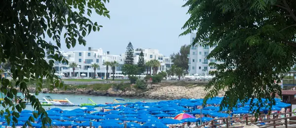 Protaras Chipre Junio Playa Municipal Local Está Llena Gente Día —  Fotos de Stock