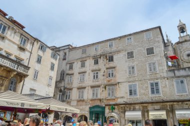 BÖLÜM, CROATIA - 15 Haziran 2019 'da Hırvatistan' ın Split kentinin dar sokakları.