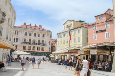 BÖLÜM, CROATIA - 15 Haziran 2019 'da Hırvatistan' ın Split kentinin dar sokakları.