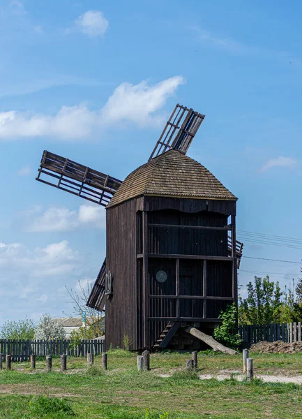 Vytachiv Ucrania Mayo 2020 Antiguo Molino Viento Con Emblema Ucrania — Foto de Stock