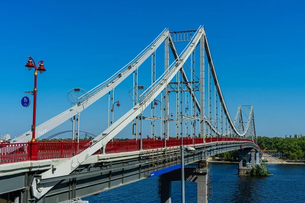 Kyiv Ucrania Agosto 2020 Puente Peatonal Sobre Río Dnypro Kiev — Foto de Stock