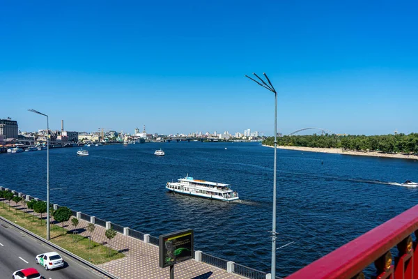 Kyiv Ucraina Agosto 2020 Barca Turistica Sulla Strada Distretto Podol — Foto Stock