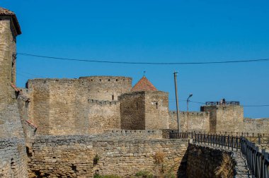 BILHOROD-DNISTROVSKYI, UKRAINE - 19 Ağustos 2020: Bilhorod-Dnistrovskyi, Ukrayna 'daki Akkerman kalesini ziyaret etmek. Kale 13.-14. yüzyılın anıtıdır.