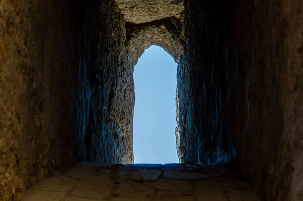 BILHOROD-DNISTROVSKYI, UKRAINE - 19 Ağustos 2020: Bilhorod-Dnistrovskyi, Ukrayna 'daki Akkerman kalesini ziyaret etmek. Kale 13.-14. yüzyılın anıtıdır.