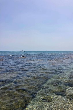 Endülüs, İspanya 'daki Cala Sardina Sahili' nin nefes kesici manzarası (Playa de Cala Sardina)