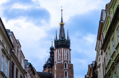 KRAKOW, POLAND - 21 Aralık 2023: Krakow, Polonya 'da Aziz Marys Bazilikası