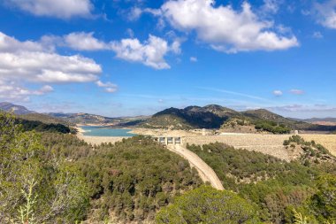 Guadalhorce rezervleri Guadalhorce Nehri 'nin ortasındaki altı rezervuardan oluşan bir gruptur ve İspanya' nın Endülüs kentindeki en büyük iki kolundan biridir.