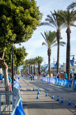 TORREMOLINOS, İspanya - 20 Ekim 2024: Dünya Triatlon Şampiyonası finali, 20 Ekim 2024 tarihinde İspanya 'nın Torremolinos kentinde felçliler