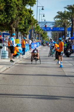 TORREMOLINOS, İspanya - 20 Ekim 2024: Dünya Triatlon Şampiyonası finali, 20 Ekim 2024 tarihinde İspanya 'nın Torremolinos kentinde felçliler