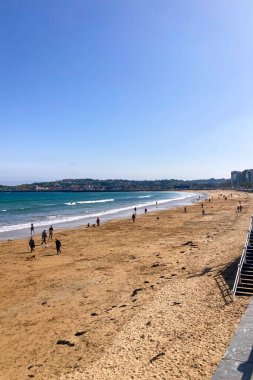 Gijn, İspanya 'nın Asturias kentinde 7 Nisan 2025 tarihinde kurulmuş canlı bir sahil kentidir..