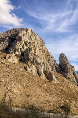 Dağların üzerindeki bulutlar, Sierra Tejeda Doğal Parkı, Endülüs, İspanya