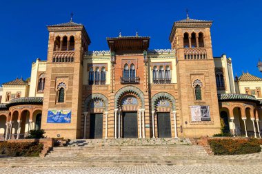 SEVILLA, İspanya - 25 Aralık 2025: Popüler Sanat ve Gümrük Müzesi, İspanya 'nın Sevilla kentinde tarihi bir pavyonda geleneksel Endülüs kültürü ve mirasını sergiliyor.