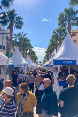 TORREMOLINOS, İSPAN - 28 Şubat 2025: Gıda pazarı - İspanya 'nın Torremolinos kentindeki Malaga' nın Tadı