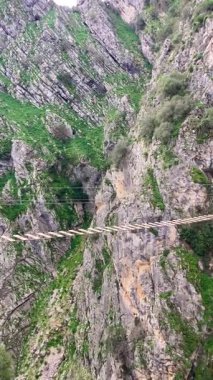 İspanya 'nın Endülüs Bölgesi' nin Malaga ilindeki Montejaque barajına (Presa de Montejaque) ve Hundidero mağarasına yürüyüş