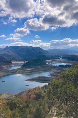 Guadalhorce rezervleri Guadalhorce Nehri 'nin ortasındaki altı rezervuardan oluşan bir gruptur ve İspanya' nın Endülüs kentindeki en büyük iki kolundan biridir.