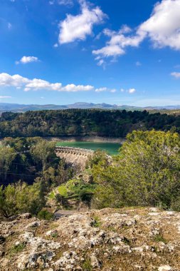 Guadalhorce rezervleri Guadalhorce Nehri 'nin ortasındaki altı rezervuardan oluşan bir gruptur ve İspanya' nın Endülüs kentindeki en büyük iki kolundan biridir.