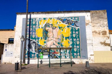 CORDOBA, İspanya - 6 Ocak 2026: Cordoba, İspanya 'da büyüleyici caddeler ve kentsel alanlarda yürürken tarihi mimarinin tadını çıkarmak.