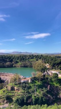 Manzaralı Guadalhorce depoları ağzına kadar suyla dolup İspanya 'da nefes kesici doğal manzara yaratıyor..