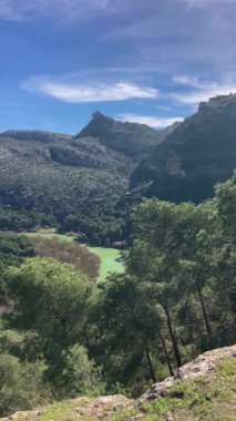 Manzaralı Guadalhorce depoları ağzına kadar suyla dolup İspanya 'da nefes kesici doğal manzara yaratıyor..