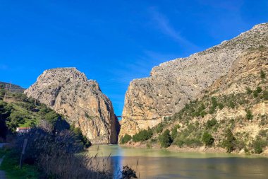 Manzaralı Guadalhorce depoları ağzına kadar suyla dolup İspanya 'da nefes kesici doğal manzara yaratıyor..