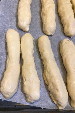 Geleneksel Kyiv perepechka 'nın ev yapımı hamur işi ve özgün Ukrayna sokak yemekleri ile hazırlanması.