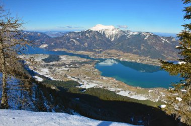 Kışın Bleckwand 'dan Wolfgangsee' ye, Gmunden ilçesine, Salzkammergut 'a, Yukarı Avusturya' ya, Avusturya 'ya, Avrupa' ya