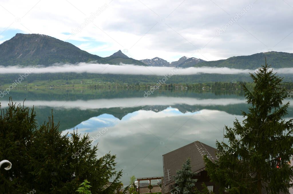 Morning mood Sankt Wolfgang on Lake Wolfgangsee, Gmunden district, Salzkammergut, Upper Austria; Austria; Europe