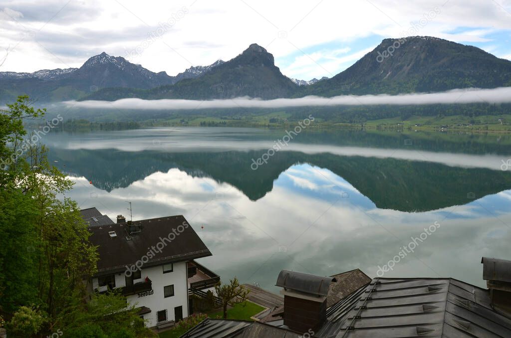 Morning mood Sankt Wolfgang on Lake Wolfgangsee, Gmunden district, Salzkammergut, Upper Austria; Austria; Europe