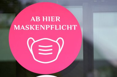Viyana, Avusturya ve Europ 'taki bir alışveriş merkezinde maske gereksinimi