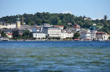 Yazın Traunsee 'deki Gmunden manzarası, Salzkammergut, Avusturya, Avrupa