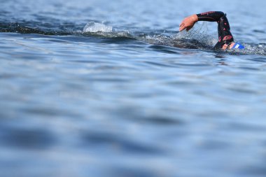Triatlon C 'den oluşan bir dayanıklılık sporudur.