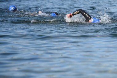 Triatlon C 'den oluşan bir dayanıklılık sporudur.