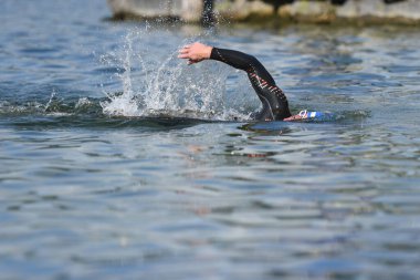 Triatlon C 'den oluşan bir dayanıklılık sporudur.