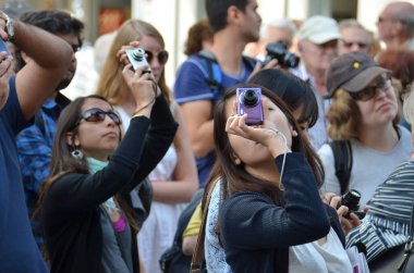 Viyana, Avusturya ve Avrupa 'da bir sokakta birçok turist