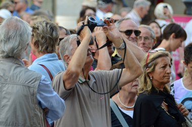 Viyana, Avusturya ve Avrupa 'da bir sokakta birçok turist