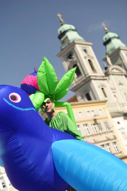 Linz Pflasterspektakel, Avrupa 'nın en önemli ve çeşitli sokak sanat festivallerinden biridir..